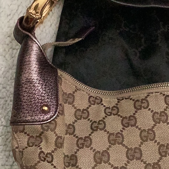 Authentic vintage GUCCI
Bamboo Ring Hobo - Picture 2 of 13